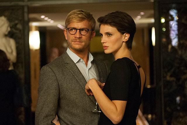 診療をきっかけにひかれ合ったポールとクロエは、理想的なカップルに見えるが……