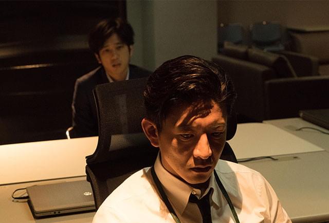 冷静沈着な最上（木村）の“らしくない”動きに、疑念を募らせる沖野（二宮）は――