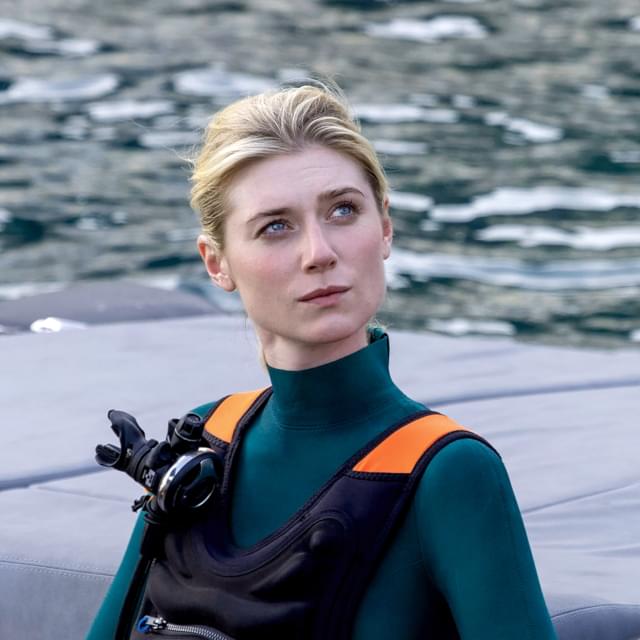 キャット役のエリザベス・デビッキ