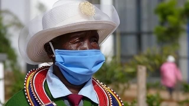 マスクをつけたゴゴ ビジュアルが強い