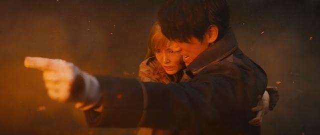 マスタング(ディーン・フジオカ)とリザ・ホークアイ(蓮佛美沙子)