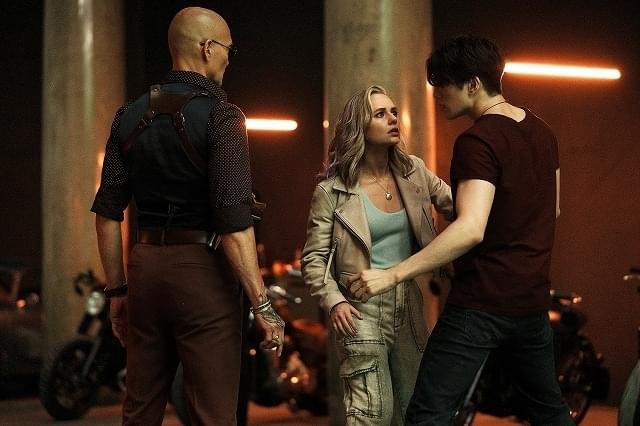 左からマイロック（原作でいう辰巳徳丸）、シエナ（沙織）、星矢