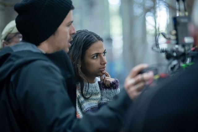 撮影中のイシャナ・ナイト・シャマラン監督