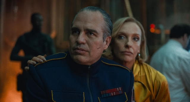 強欲なブラック企業トップのマーシャル（演：マーク・ラファロ）