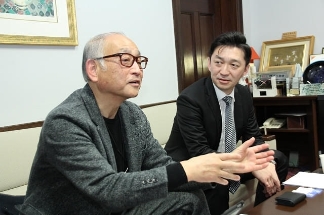 熱弁する（左から）佐倉さんと永堀社長