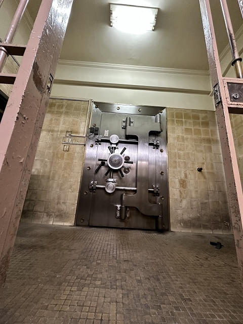 本社地下の金庫も、特別に見せていただきました。