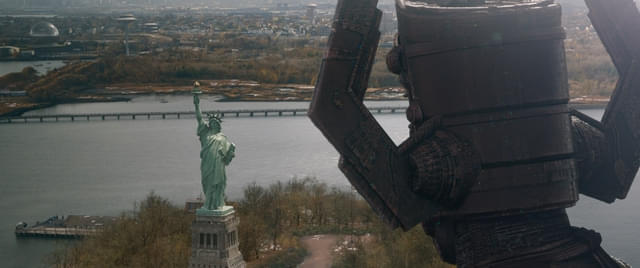 自由の女神像より遥かにデカいギャラクタス