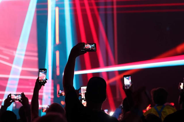 ド派手なレーザー演出のあとに