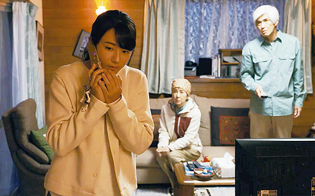 純子の娘・教恵（左／演：木村文乃）