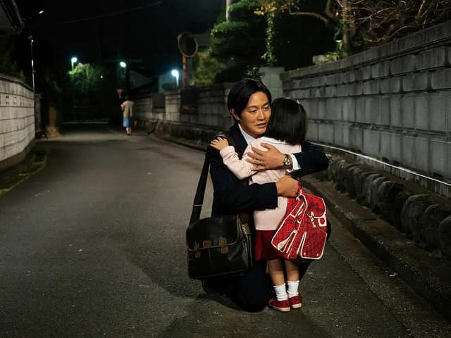 若かりし頃の純子の夫・正明(左/演:工藤阿須加)