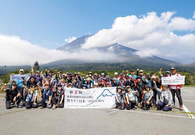 東日本大震災で被災した高校生たちと共に富士山登頂に挑んだ純子