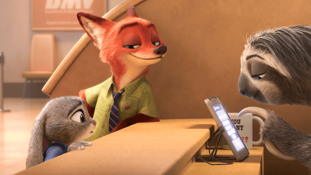 キツネの詐欺師ニック(中央/「ズートピア」より)