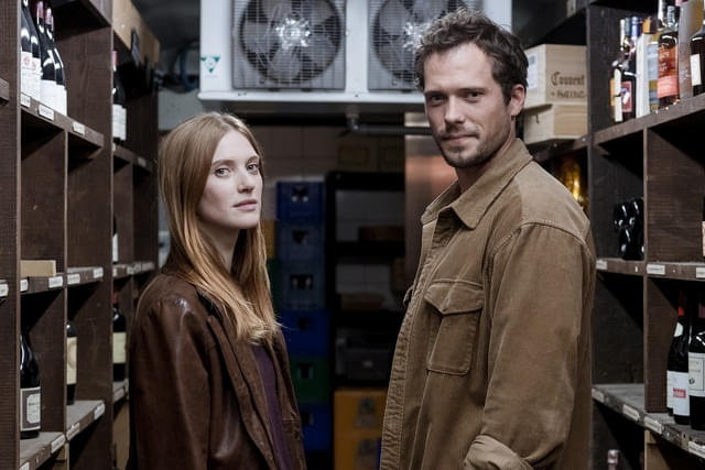 カミーユと恋人のトマ（画像は「シーズン1」より）