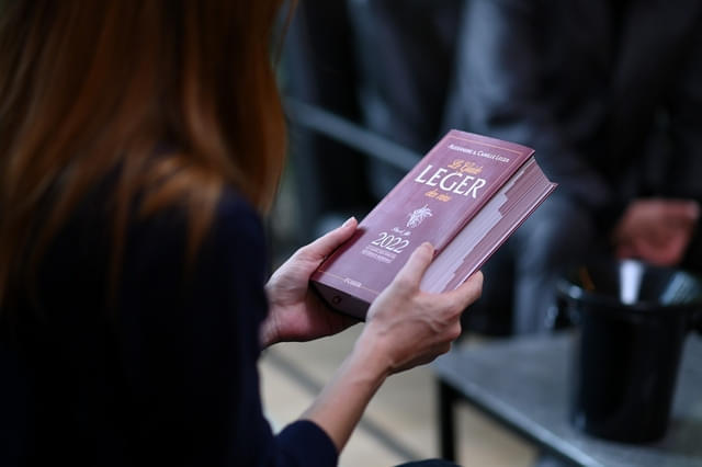 アレクサンドルが創り上げた「レジェ・ワインガイド」（画像は「シーズン1」より）