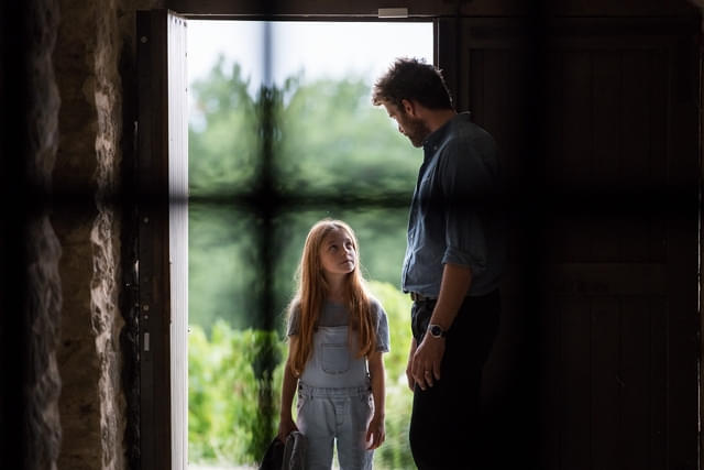 幼いころのカミーユ（左）と父のアレクサンドル（右）／画像は「シーズン1」より