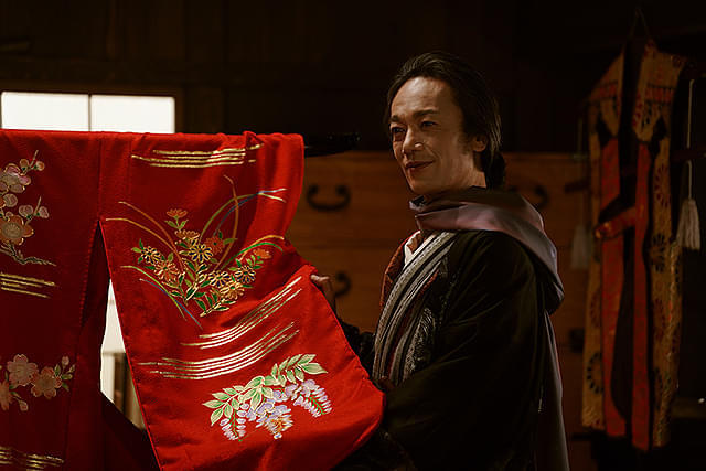 女形をしていた「森田座」の衣裳方・芳澤ほたる（演：高橋和也）