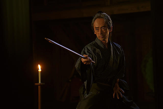 斬り合いなどの立廻りを振り付ける「森田座」の立師・相良与三郎（演：滝藤賢一）