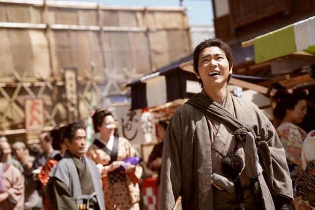 仇討ち事件の真相を追う田舎侍・加瀬総一郎（演：柄本佑）