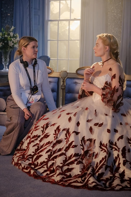 エメラルド・フェネル監督（左）とマーゴット・ロビー