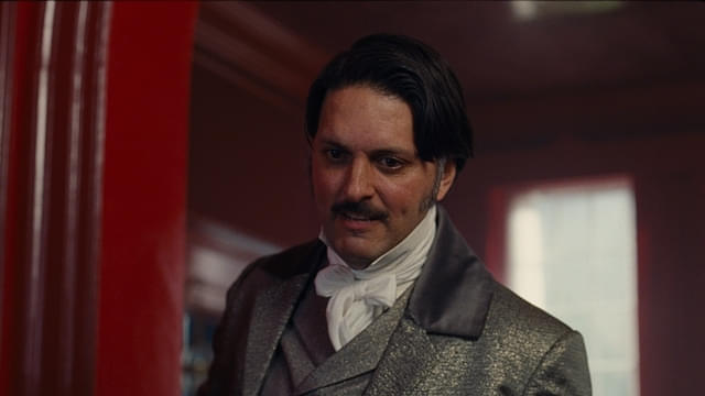 キャサリンと結婚するエドガー・リントン（演：シャザト・ラティフ）