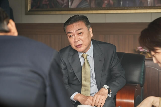 キム・ウィソン演じるお偉いさん・チェ室長