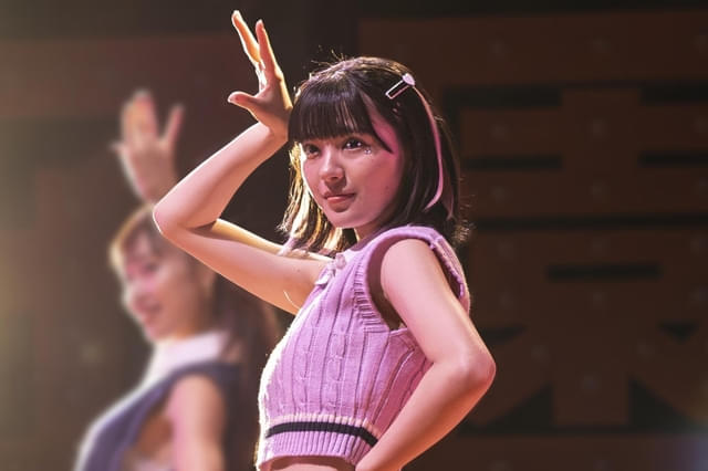 ターゲット・本条が溺愛する孫娘で、実力派ダンスチームのセンターを務める栞（演：平川結月）