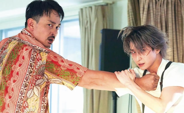 元伝説の殺し屋・ダイヤ（演：佐久間大介）と、実は結構、人情深い殺し屋・シン（演：青柳翔）