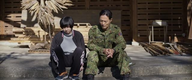 両親を失った少年・和樹と、妻子を失った自衛隊員・春日