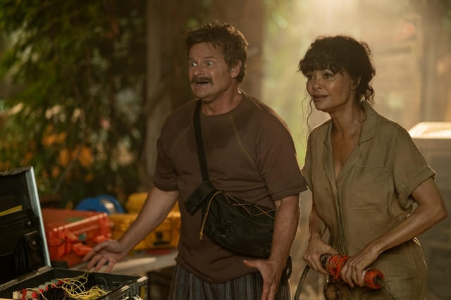 撮影担当のケニー（左／スティーブ・ザーン）と主演女優のクレア（右／タンディ・ニュートン）