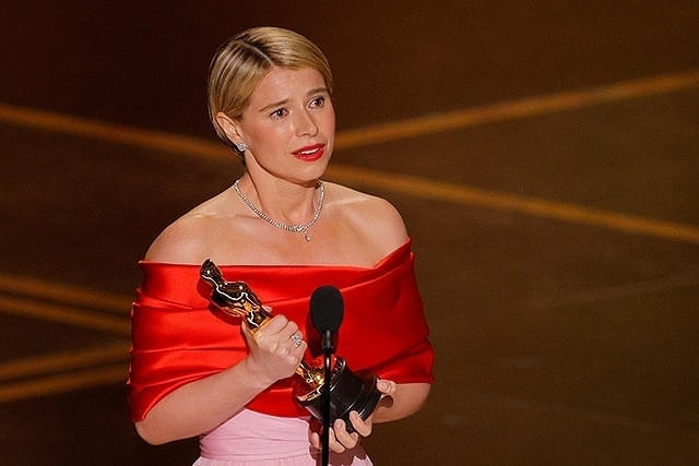 第98回アカデミー賞で主演女優賞初ノミネートにして初受賞を果たしたジェシー・バックリー（アグネス役）