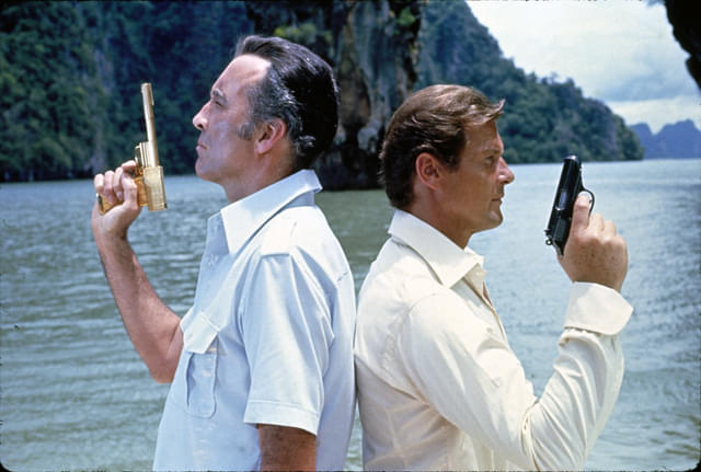 「007/黄金銃を持つ男」より