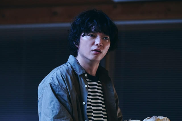 物語の鍵を握る青年（演：染谷将太）