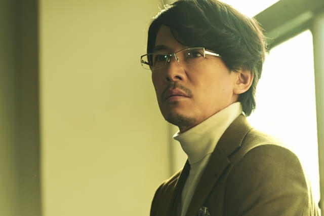 上野を牛耳る暴力団「千波組」の幹部・甲斐（演：藤木直人）