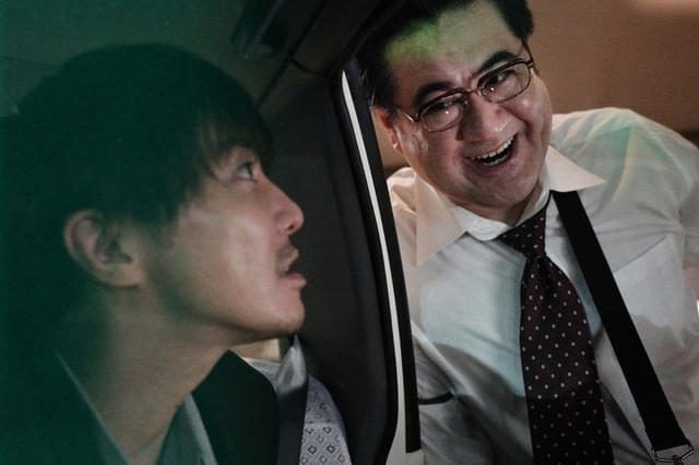 どうしても金が必要な悪徳警官・江波戸良介(演:成宮寛貴)。バディを組む肥後(演:小手伸也)の圧がすごい。