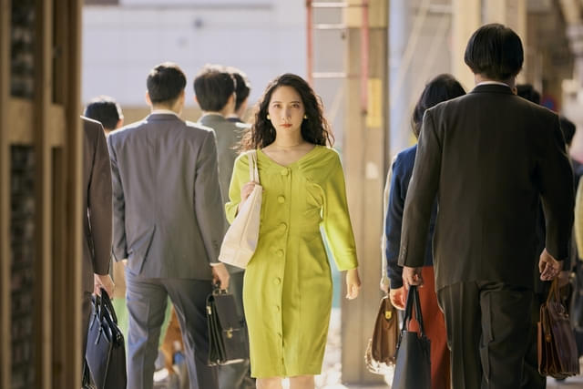 訴えを起こす上原恵（演：ファーストサマーウイカ）