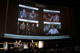 米・英・ニュージーランドの4会場を衛星で結んで開催