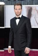 クリス・パイン、ひげそる時間なかった？